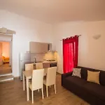 Domus בית הארחה 4*