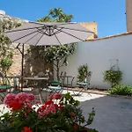 بيت ضيافة Domus