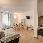 Domus 4* أولبيا