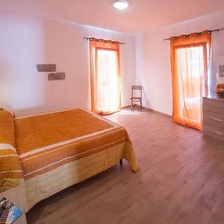 Domus 4* أولبيا