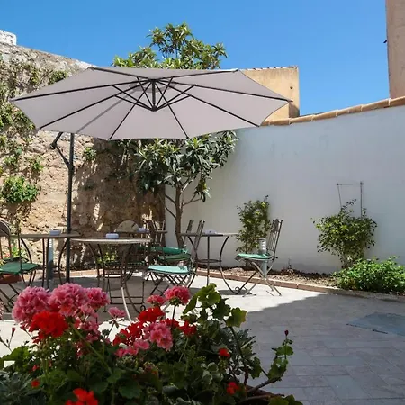 Domus Πανσιόν 3*