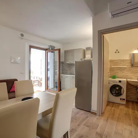 Domus 3*